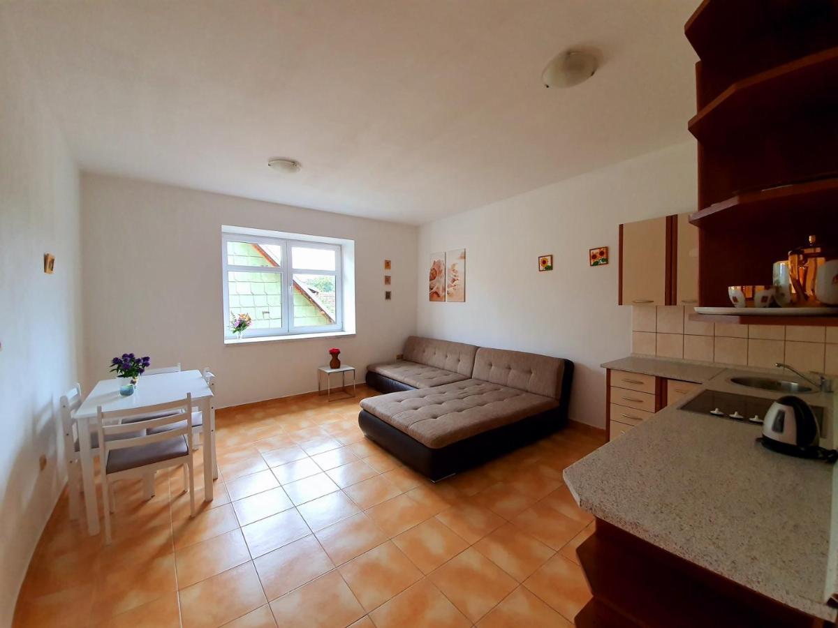 Apartman U Slunecnice Husinetz Dış mekan fotoğraf